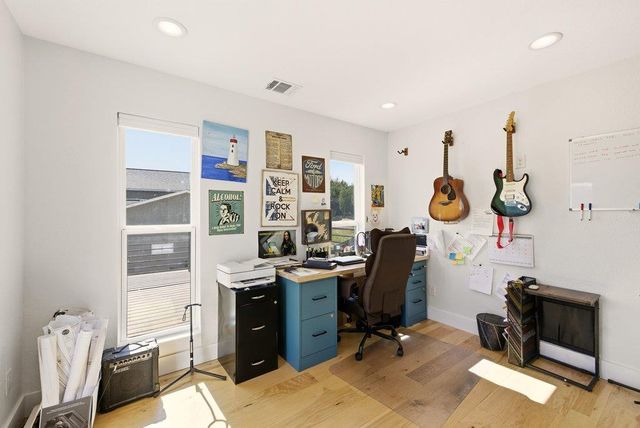 708 Newport DR, Spicewood, TX 78669