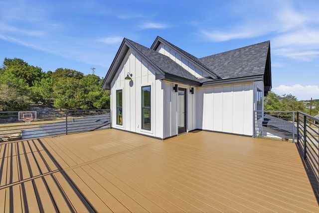 708 Newport DR, Spicewood, TX 78669