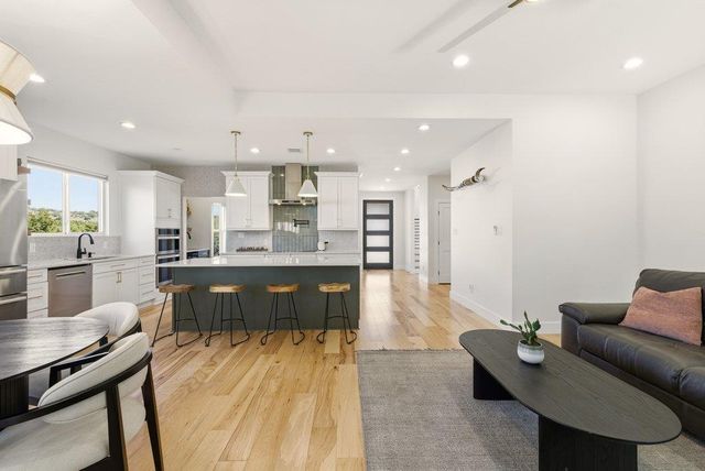 708 Newport DR, Spicewood, TX 78669