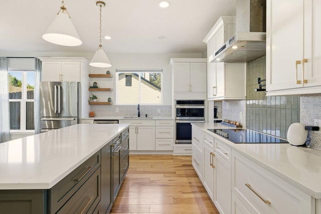 708 Newport DR, Spicewood, TX 78669