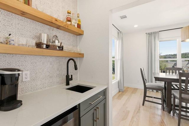 708 Newport DR, Spicewood, TX 78669