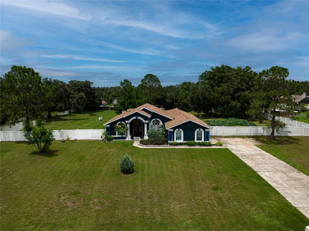 Image 2 of property listing at 31439 STIRRUP LANE, Wesley Chapel, FL 33543