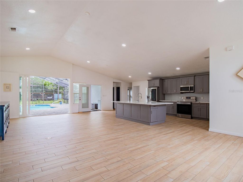 Image 8 of property listing at 31439 STIRRUP LANE, Wesley Chapel, FL 33543