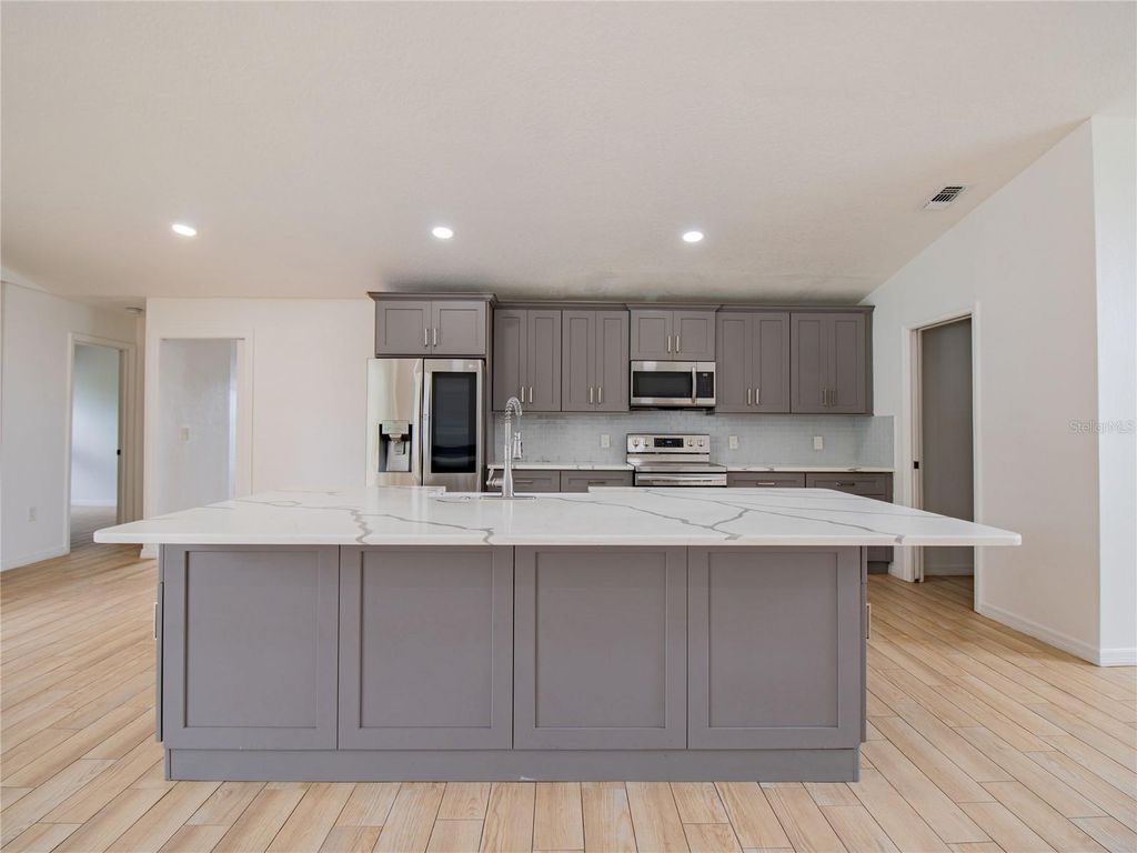 Image 10 of property listing at 31439 STIRRUP LANE, Wesley Chapel, FL 33543