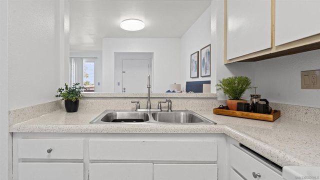 3234 Ashford St H, San Diego, CA 92111