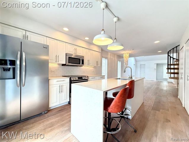 799 Emmons Avenue, Birmingham, MI 48009