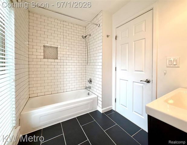 799 Emmons Avenue, Birmingham, MI 48009