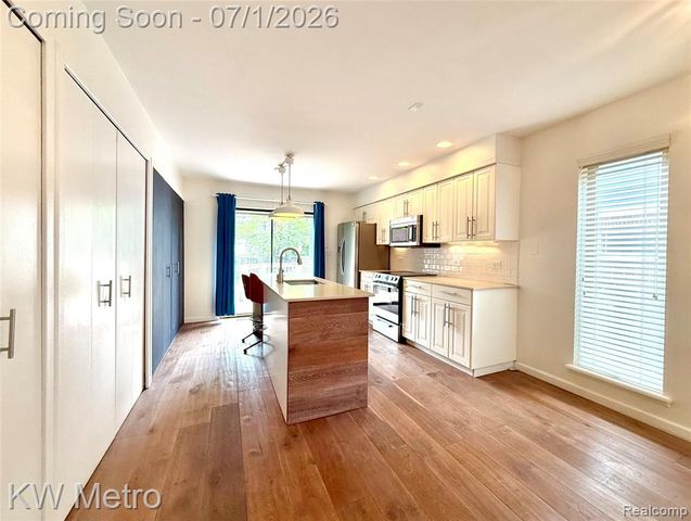 799 Emmons Avenue, Birmingham, MI 48009