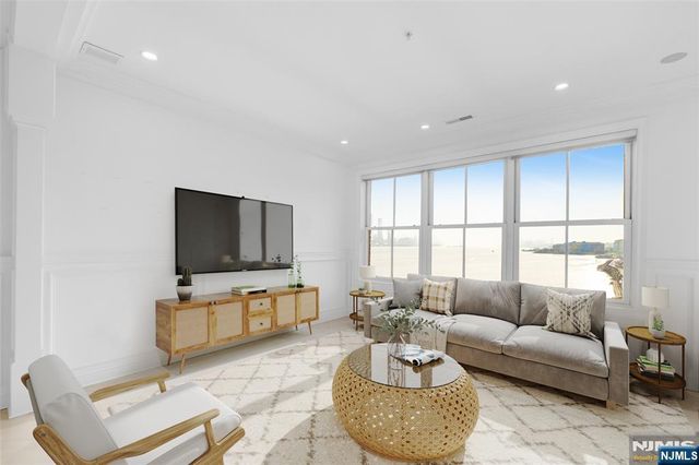 22 Ave At Port Imperial 403, West New York, NJ 07093