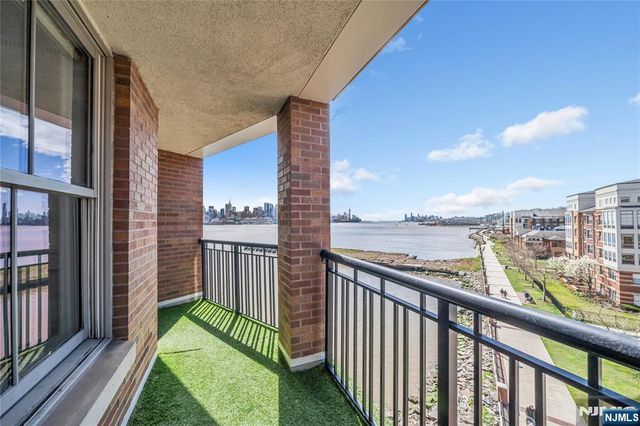 22 Ave At Port Imperial 403, West New York, NJ 07093