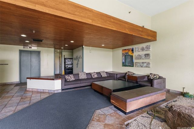 98-402 Koauka Loop 202, Aiea, HI 96701