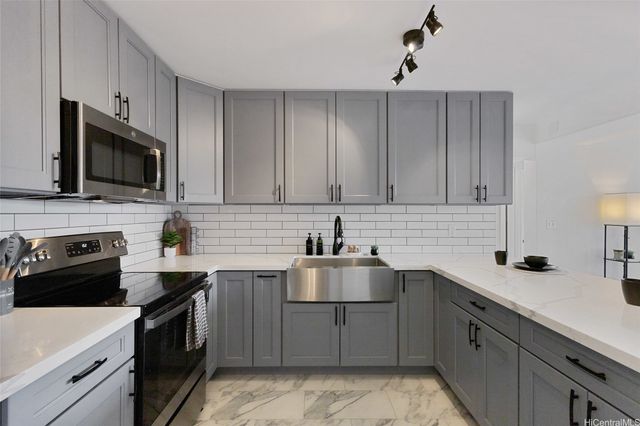 98-402 Koauka Loop 202, Aiea, HI 96701