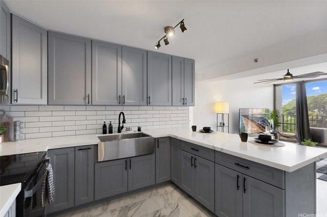 98-402 Koauka Loop 202, Aiea, HI 96701