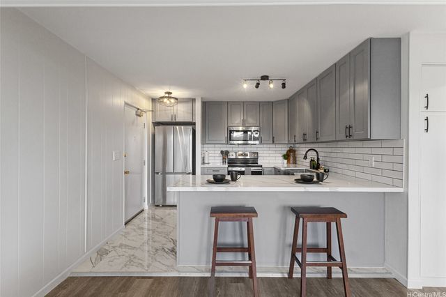 98-402 Koauka Loop 202, Aiea, HI 96701