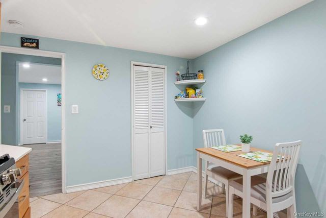 52 Brompton Road 52, Great Neck, NY 11021