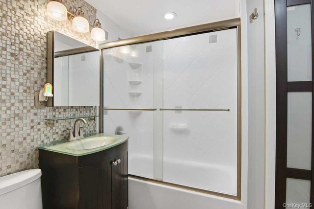 52 Brompton Road 52, Great Neck, NY 11021