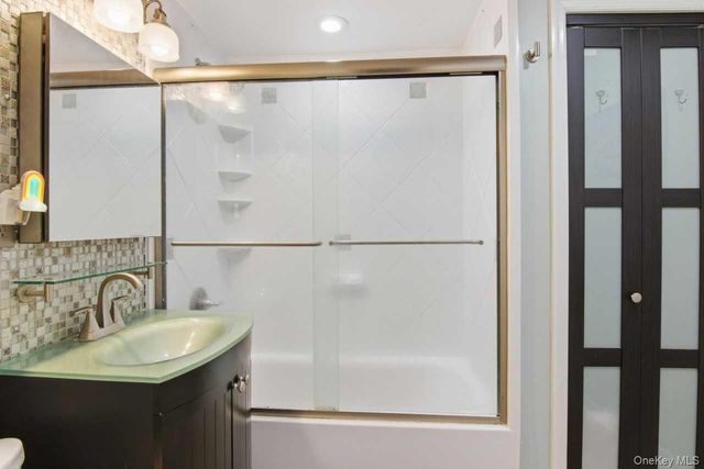 52 Brompton Road 52, Great Neck, NY 11021