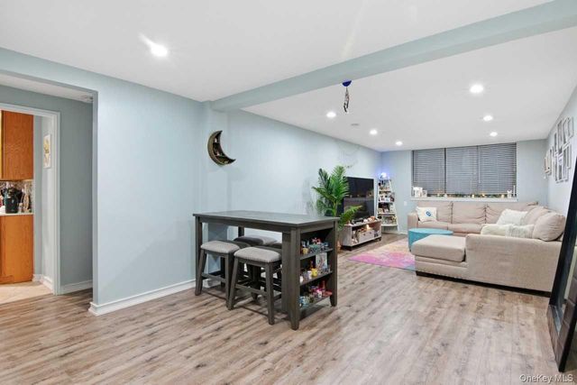 52 Brompton Road 52, Great Neck, NY 11021