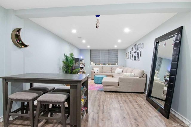 52 Brompton Road 52, Great Neck, NY 11021