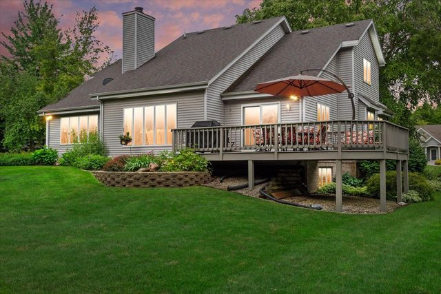 W274N486 Hilltop DRIVE, Waukesha, WI 53188