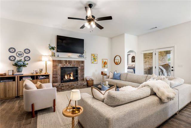 2402 Armstrong Lane, Pea Ridge, AR 72751