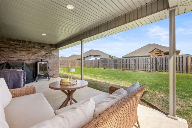 2402 Armstrong Lane, Pea Ridge, AR 72751
