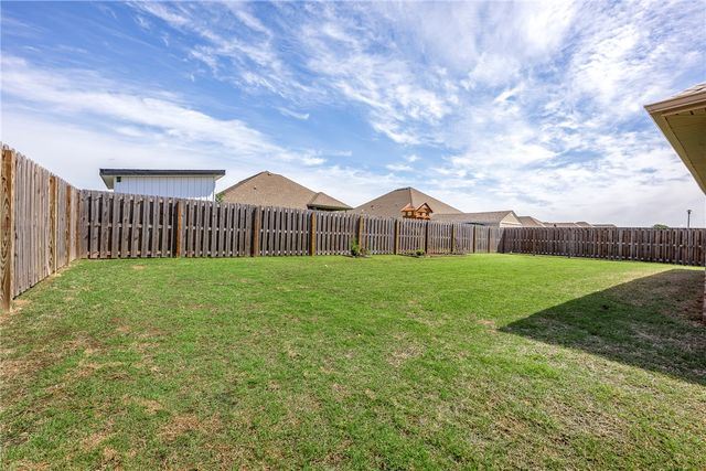 2402 Armstrong Lane, Pea Ridge, AR 72751