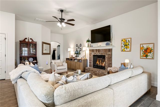 2402 Armstrong Lane, Pea Ridge, AR 72751