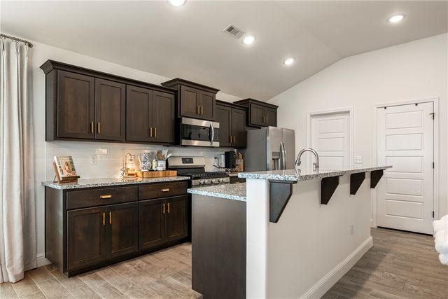 2402 Armstrong Lane, Pea Ridge, AR 72751