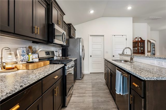 2402 Armstrong Lane, Pea Ridge, AR 72751