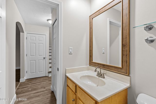 602 La Fontenay Ct, Louisville, KY 40223