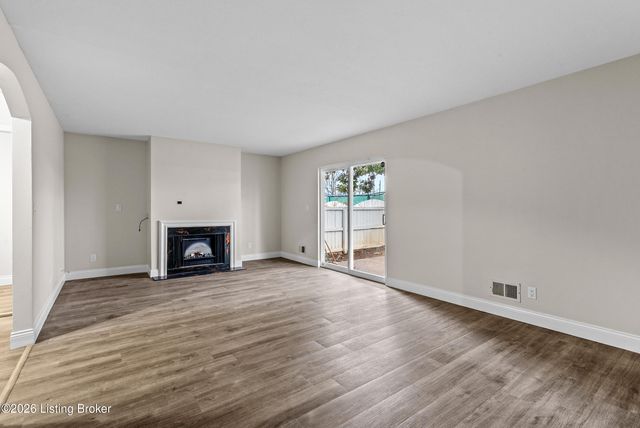 602 La Fontenay Ct, Louisville, KY 40223