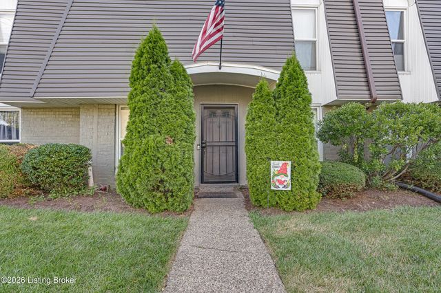 602 La Fontenay Ct, Louisville, KY 40223