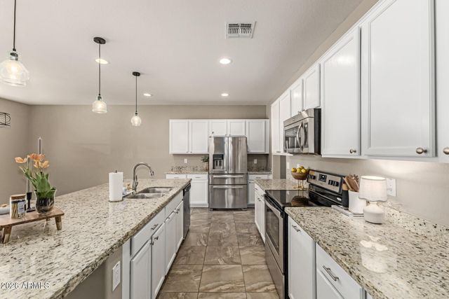 10061 E THATCHER Avenue, Mesa, AZ 85212