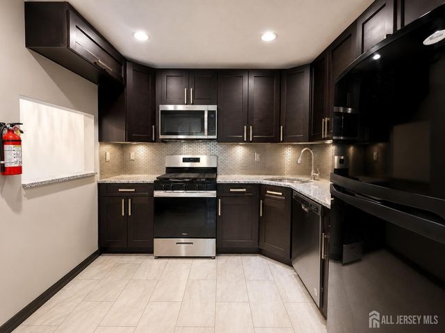 500 DANBURY Lane, East Brunswick, NJ 08816