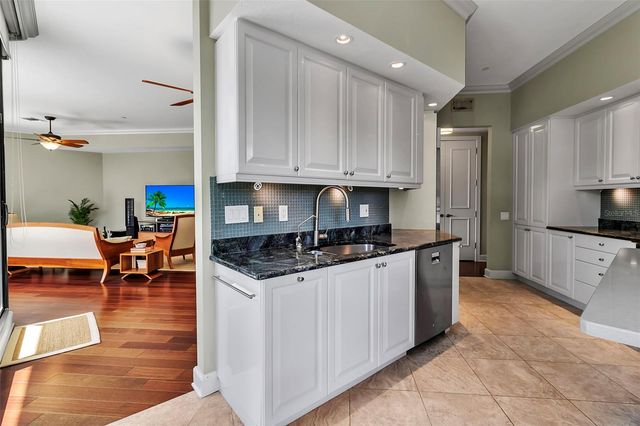 1241 GULF OF MEXICO DRIVE 109, Longboat Key, FL 34228