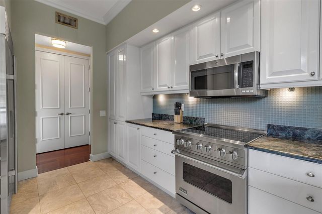 1241 GULF OF MEXICO DRIVE 109, Longboat Key, FL 34228