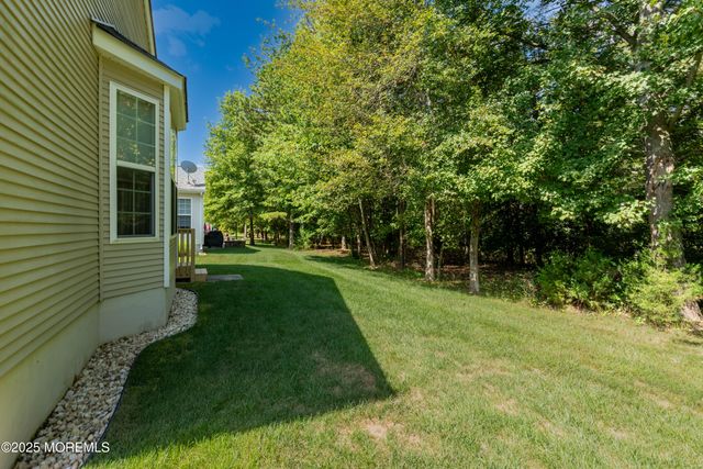 57 Chesterfield Drive, Jackson, NJ 08527