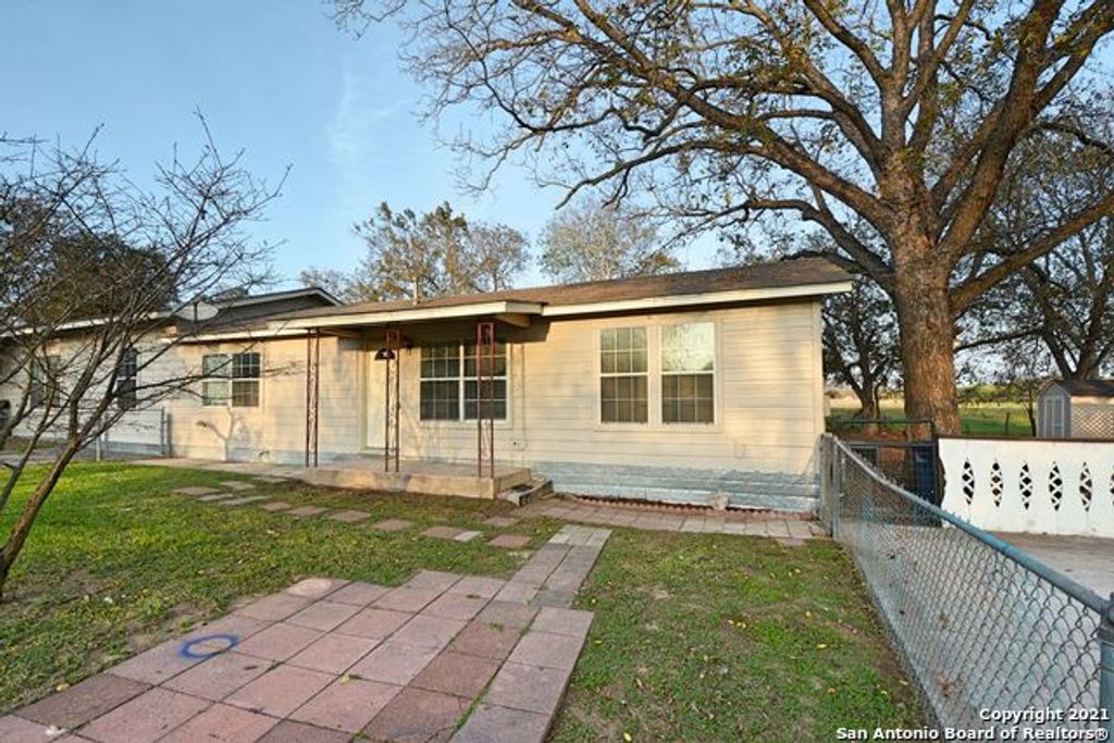 1401 Coco Ln Apt A, New Braunfels, TX 78130