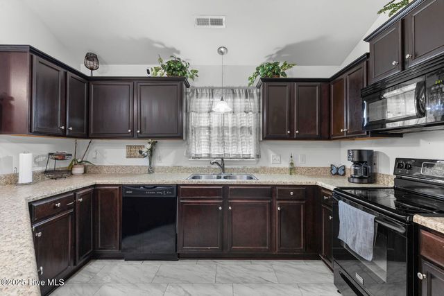 250 Rowland Drive, Richlands, NC 28574