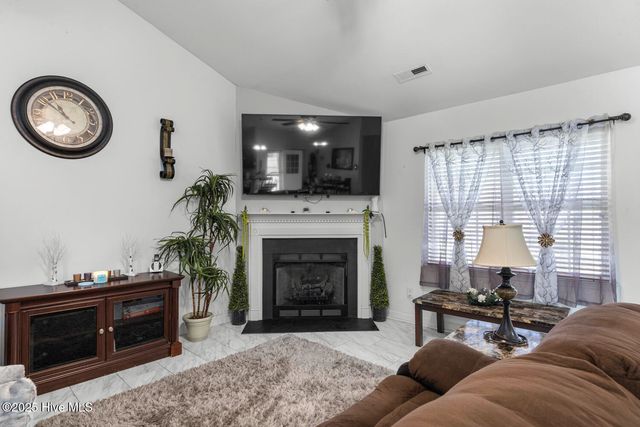 250 Rowland Drive, Richlands, NC 28574