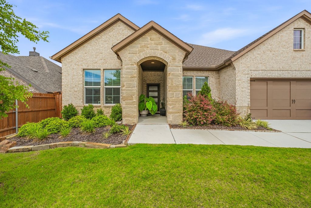312 Honey Brook Lane, Aledo, TX 76008