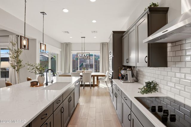 10937 N Ledge Stone Drive, Oro Valley, AZ 85742