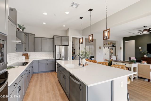 10937 N Ledge Stone Drive, Oro Valley, AZ 85742