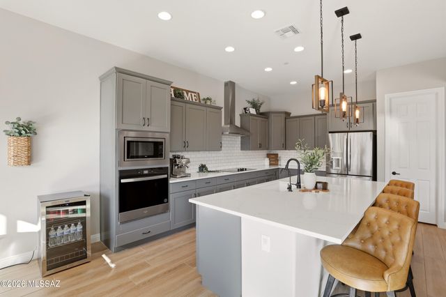 10937 N Ledge Stone Drive, Oro Valley, AZ 85742