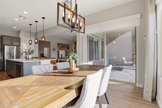 10937 N Ledge Stone Drive, Oro Valley, AZ 85742