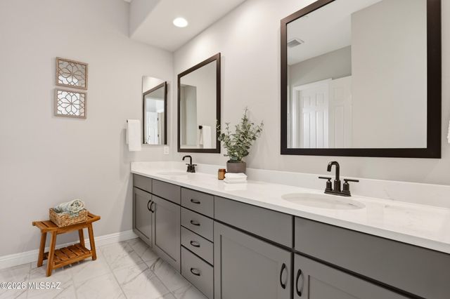 10937 N Ledge Stone Drive, Oro Valley, AZ 85742