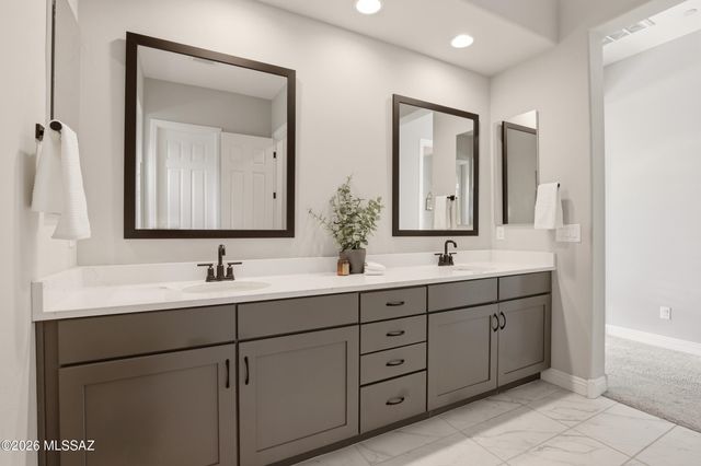 10937 N Ledge Stone Drive, Oro Valley, AZ 85742