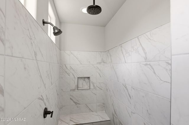 10937 N Ledge Stone Drive, Oro Valley, AZ 85742