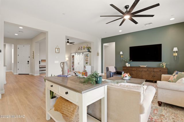 10937 N Ledge Stone Drive, Oro Valley, AZ 85742